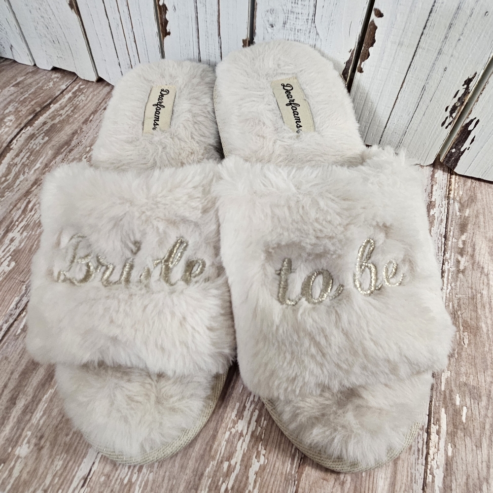 Dearfoams Bride To Be Ivory Faux Fur Slippers Size 7-8 Medium Gold Embroidery